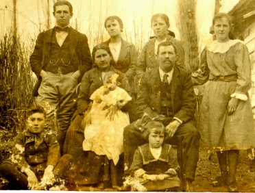 Robert Brown Annal with his family in Argentina